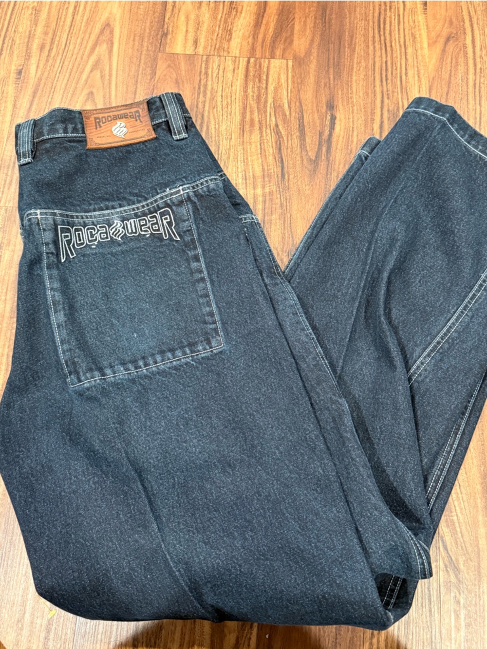 VTG Rocawear black denim grunge jeans with white stitching and embroidery 36x34